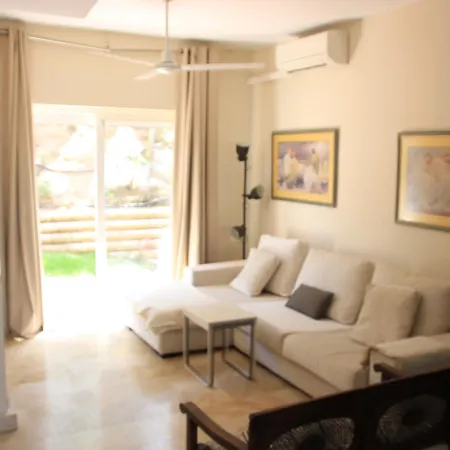 Adosado En Urbanizacion Con Piscina * 埃斯特波纳