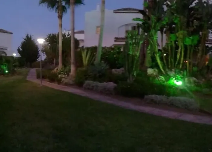 Adosado En Urbanizacion Con Piscina Дом отдыха Эстепона