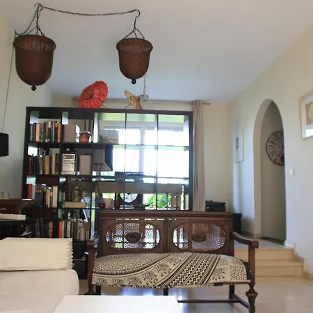 Adosado En Urbanizacion Con Piscina Estepona