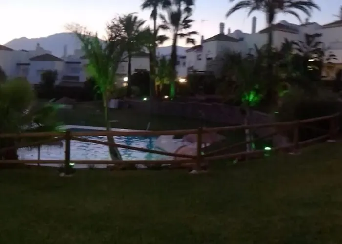 Adosado En Urbanizacion Con Piscina *