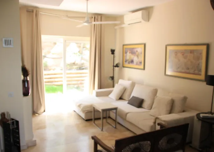 Adosado En Urbanizacion Con Piscina * Estepona