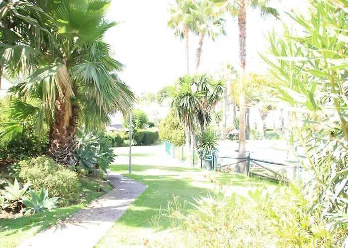 Adosado En Urbanizacion Con Piscina *