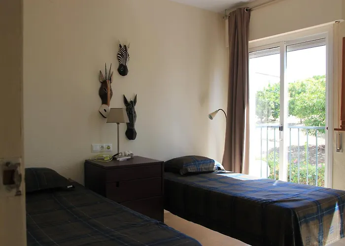 Adosado En Urbanizacion Con Piscina